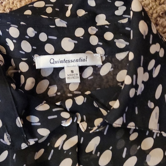 Polka-dot collared sheer button up top - Picture 6 of 7